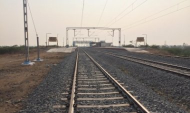 भारतीय रेलवे से 2025-26 में 741 करोड़ यात्रियों ने किया सफर, 99.6 प्रतिशत हिस्से का विद्युतीकरण पूरा
